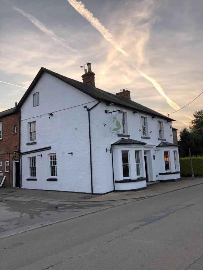فندق The Fox And Hounds ويتيلبري المظهر الخارجي الصورة