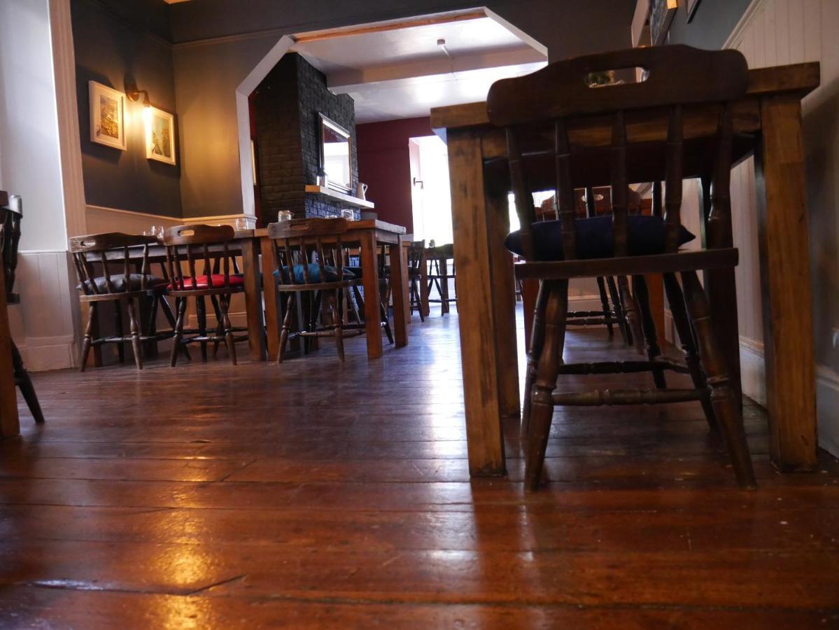 فندق The Fox And Hounds ويتيلبري المظهر الخارجي الصورة