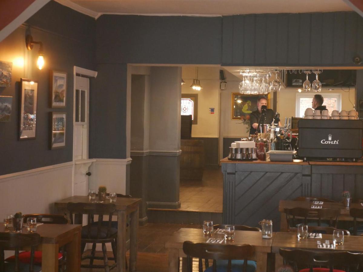 فندق The Fox And Hounds ويتيلبري المظهر الخارجي الصورة