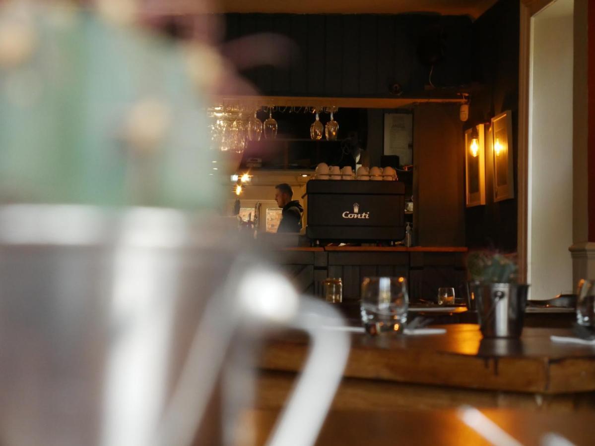 فندق The Fox And Hounds ويتيلبري المظهر الخارجي الصورة