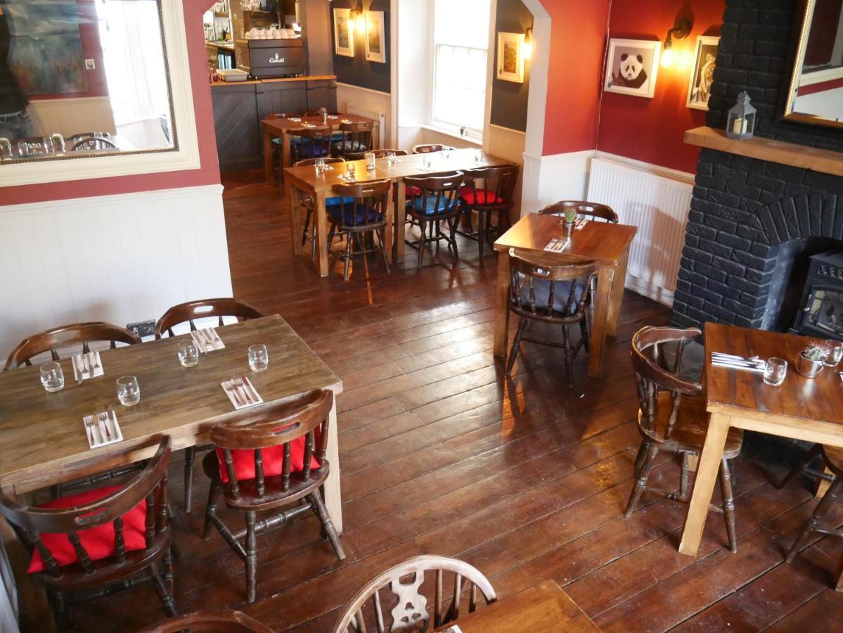 فندق The Fox And Hounds ويتيلبري المظهر الخارجي الصورة